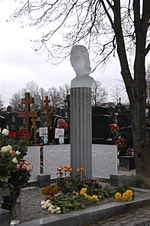 Памятник Любви Полищук